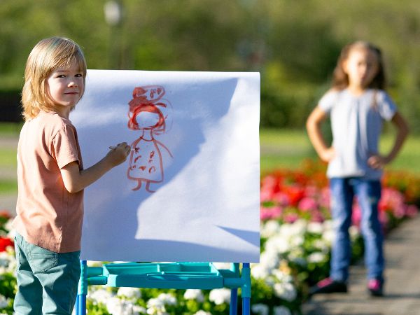 child drawing a portrait